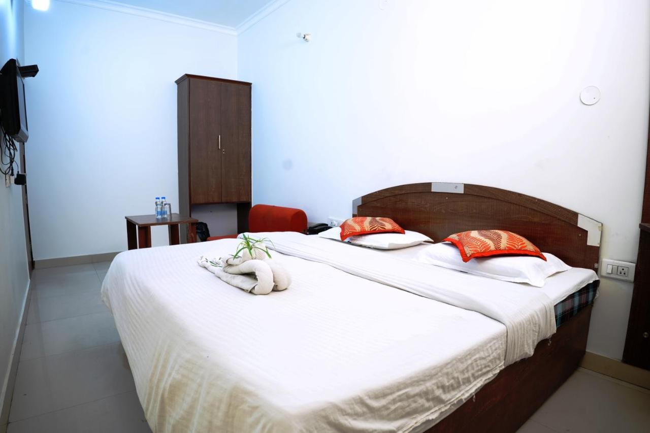 Hotel Holiday Comfort Amritsar Exterior foto