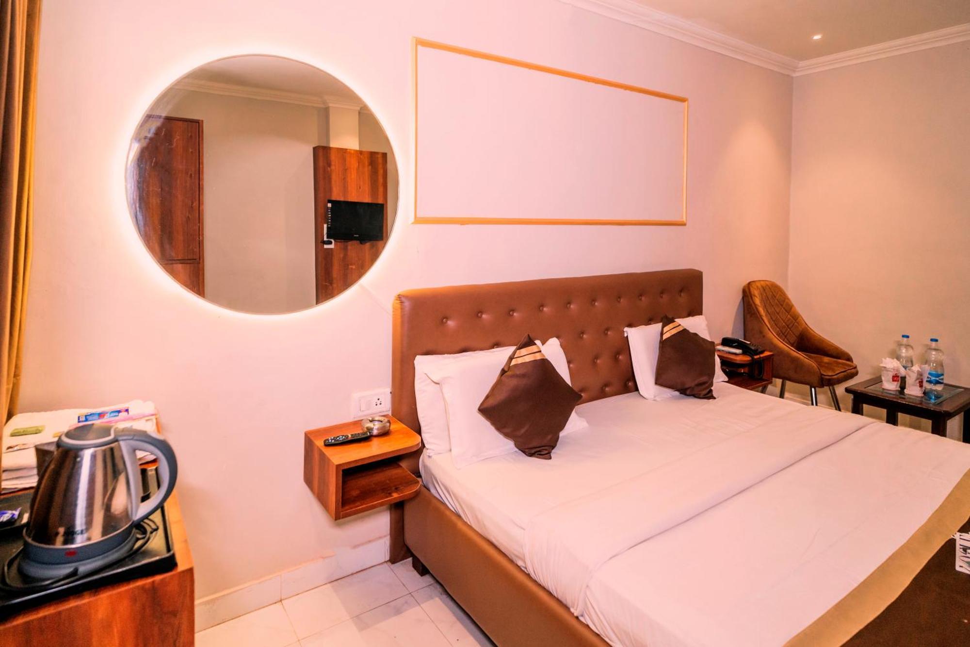 Hotel Holiday Comfort Amritsar Exterior foto